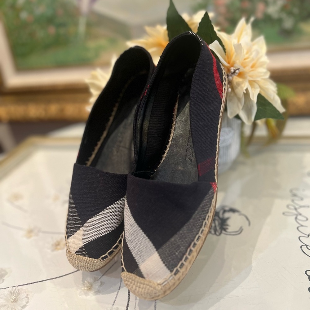 Burberry Navy Blue and White Espadrilles size 38.5